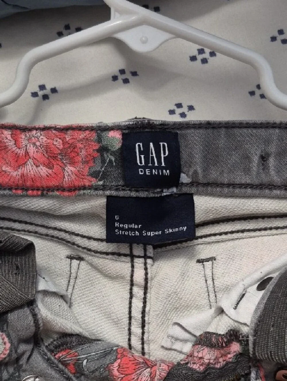GAP Girls Gray Skinny Jeans with Coral Floral Print